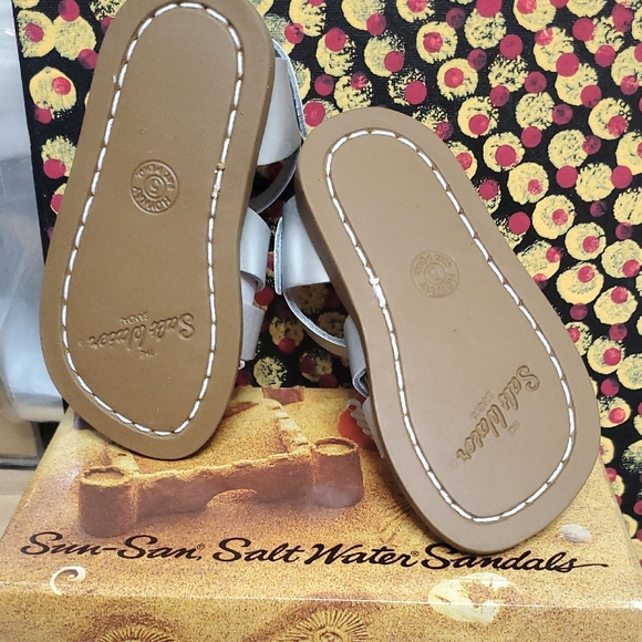 Salt Water Sandals by Hoy Silver Sandals Comfortable Stylish - Picture 5 of 7